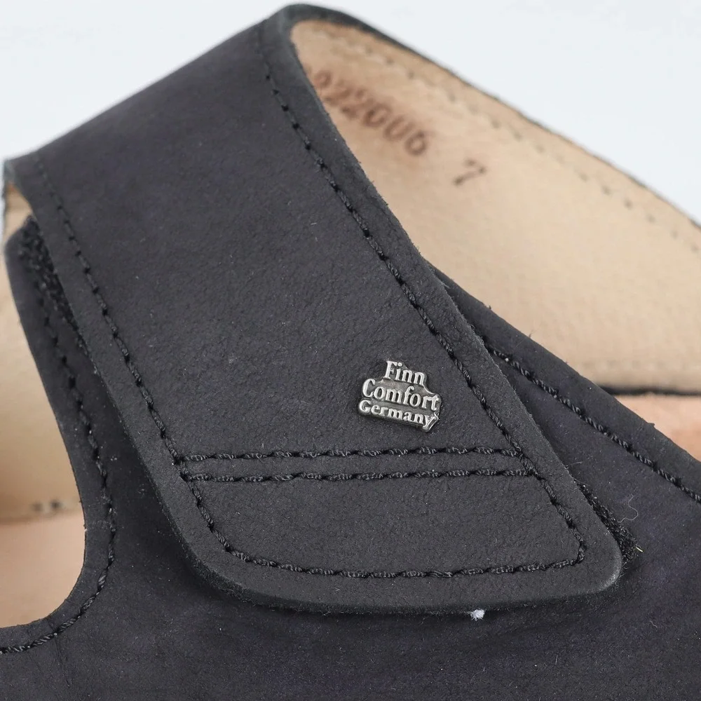 Finn Comfort •	brand finn